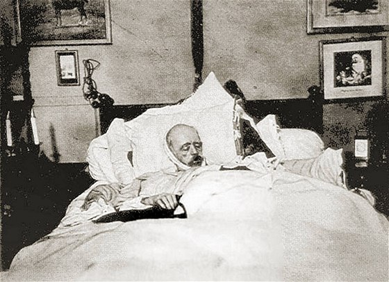 Otto von Bismarck na smrtelné posteli. (31. ervence 1898)
