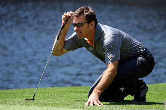 Sir Nick Faldo se i v roce 2009 ukázal na US Masters se slavným putterem.