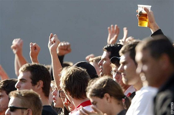 Zápas Slavie proti Pardubicím 1. září 2010 na fotbalovém stadionu Pod Vinicí sledovaly zhruba tři tisíce lidí