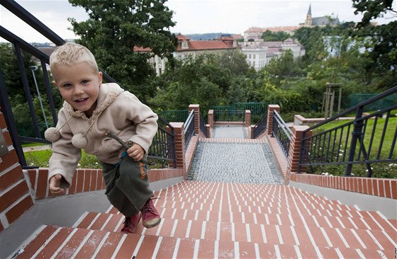 Jako první byla na albertovských svazích opravena zahrada Ztracenka.