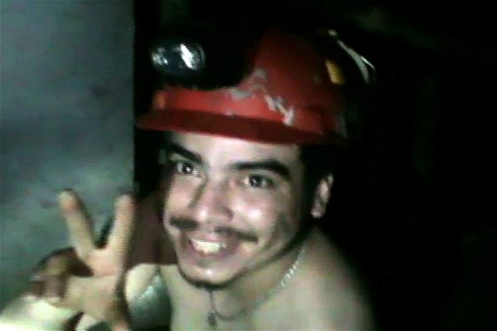 Chilský horník na zatím posledním videu, které havíi poídili v podzemí