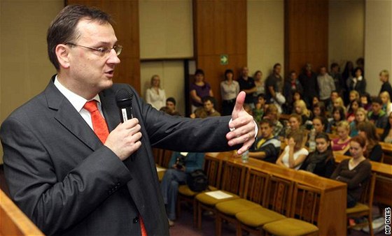 Politické strany ve Zlín postupn zahajují pedvolební kampan, zlínskou ODS pijel podpoit i premiér Petr Neas.