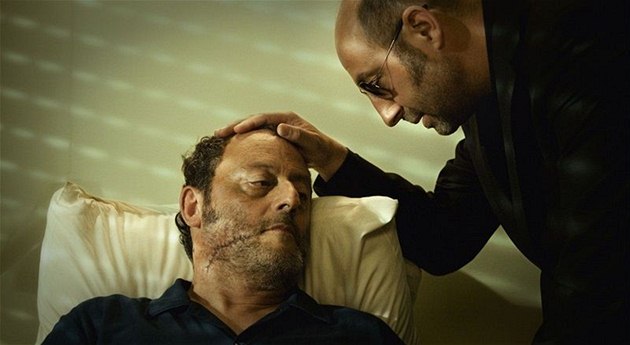 Jean Reno je spolehlivý. Bohu�el jen �vybíjí� soupe�e.