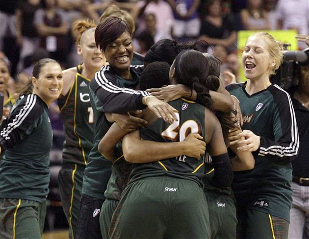 Basketbalistky Seattlu vstoupily do finále WNBA lépe, pomohla i