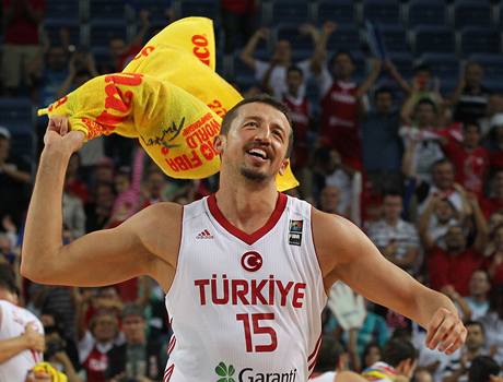 Hedo Turkoglu z Turecka se raduje z vhry nad Slovinskem