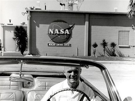 Prvn americk astronaut John Glenn, Jr. odjd od dicho sediska programu Gemini