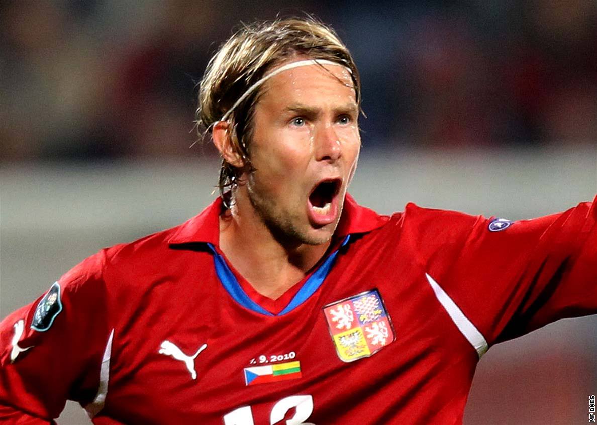 OPORA. �e�tí fotbalisté budou spoléhat i na Jaroslava Pla�ila, vedle Rosického druhého tahouna zálohy.