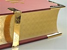 Luxusní zlatá Bible stojí 57 900 korun