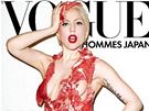 Lady Gaga na obálce asopisu Vogue v bikinách z masa