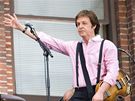 V roce 2009 Paul McCartney hrál na terase divadla Eda Sullivana v rámci Show Davida Lettermana