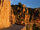 Korsika. Skály Calanches u Porta jsou pod zátitou UNESCO