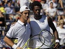 SOUBOJ FRANCOUZ. Na tenisovm US Open si to rozdali Richard Gasquet a Gael Monfils (vpravo). 