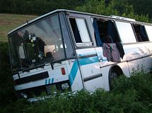 Pt lid bylo zranno pi nehod autobusu na silnici mezi obcemi Silvky a Mlany na Brnnsku (6. z 2010)