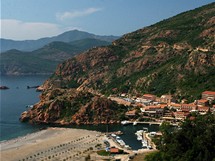Korsika. Sportovní přístav Porto na západním pobřeží Korsiky
