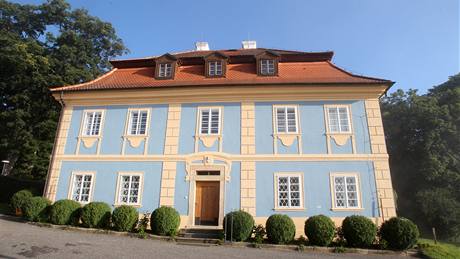 Zámek D�eví� nedaleko K�ivoklátu.