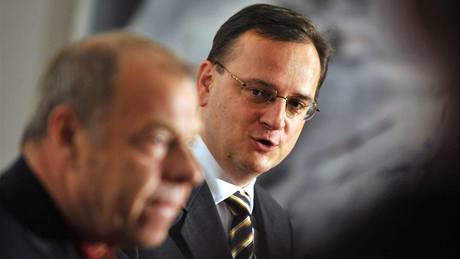 Premiér Petr Ne�as a p�edseda �MKOS Jaroslav Zavadil.