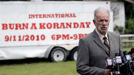 Pastor floridské církve Dove World Terry Jones