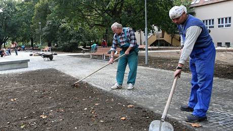 Opravený park v Krom��í�i