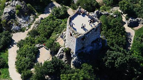 Kozí hrádek v Mikulov� z letadla