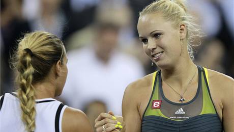 PROMI DOMINIKO. Nasazená jednika Wozniacká (vpravo) postoupila na US Open do semifinále, Cibulková koní.