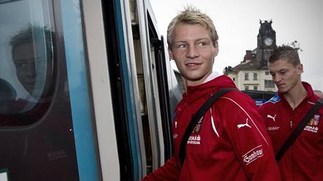 Jan Rajnoch a Tomá Necid nastupují na Hlavním nádraí do pendolina