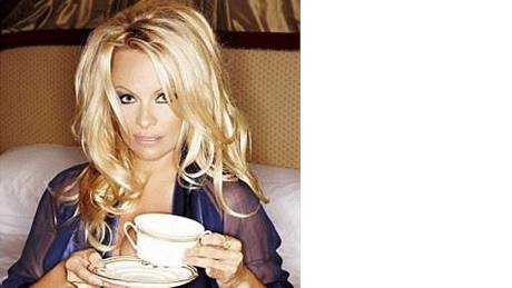 Pamela Andersonová vyzývá mue, aby se pihlásili do soute o roli v klipu