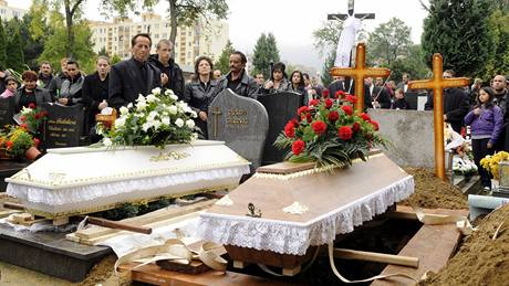 Píbuzní pohbívali v Bratislav obti íleného stelce (8. záí 2010)