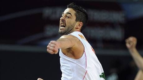 Juan-Carlos Navarro ze panlska se raduje z postupu do tvrtfinále MS basketbalist v Turecku