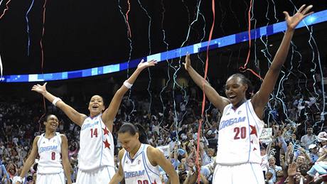 Hrá�ky z Atlanty Dream se radují z postupu do finále WNBA