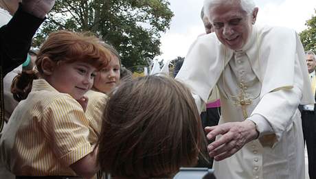 Pape Benedikt  XVI. v Twickenhamu (17. z 2010)