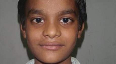 Malý indický chlapec strávil tyi msíce daleko od rodiny (12. záí 2010)