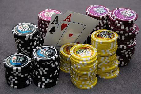 Stát chce poker mít jen v kasinech, pokerové kluby s tím nesouhlasí.