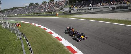Sebastian Vettel s vozem Red Bull pi Velké cen Itálie.