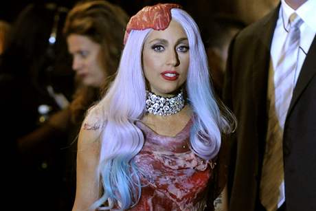 Lady Gaga mla na sob pi pedávání Cen MTV deset kilo opravdového hovzího...