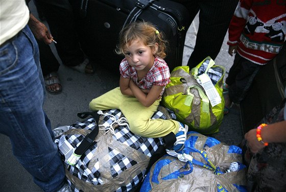 Romové odjídjí z Francie zpt Rumunska (14. záí 2010)