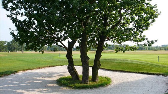 I takové malebné nástrahy ekají na golfisty ve Staré Boleslavi.
