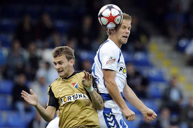 NA ODCHODU. Liberecký obránce Radek Dejmek (vpravo) odchází na hostování do týmu nová�ka belgické ligy.