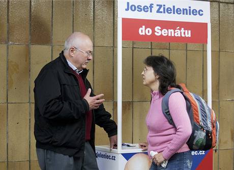 Josef Zieleniec zahjil svou volebn kampanna Chodov. 16. 9. 2010
