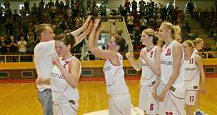 Nejvyí sout okusí i hráky klubu Pliska Studánka Pardubice. Diváky by jim mohl pivést úspch eských basketbalistek na ampionátu.