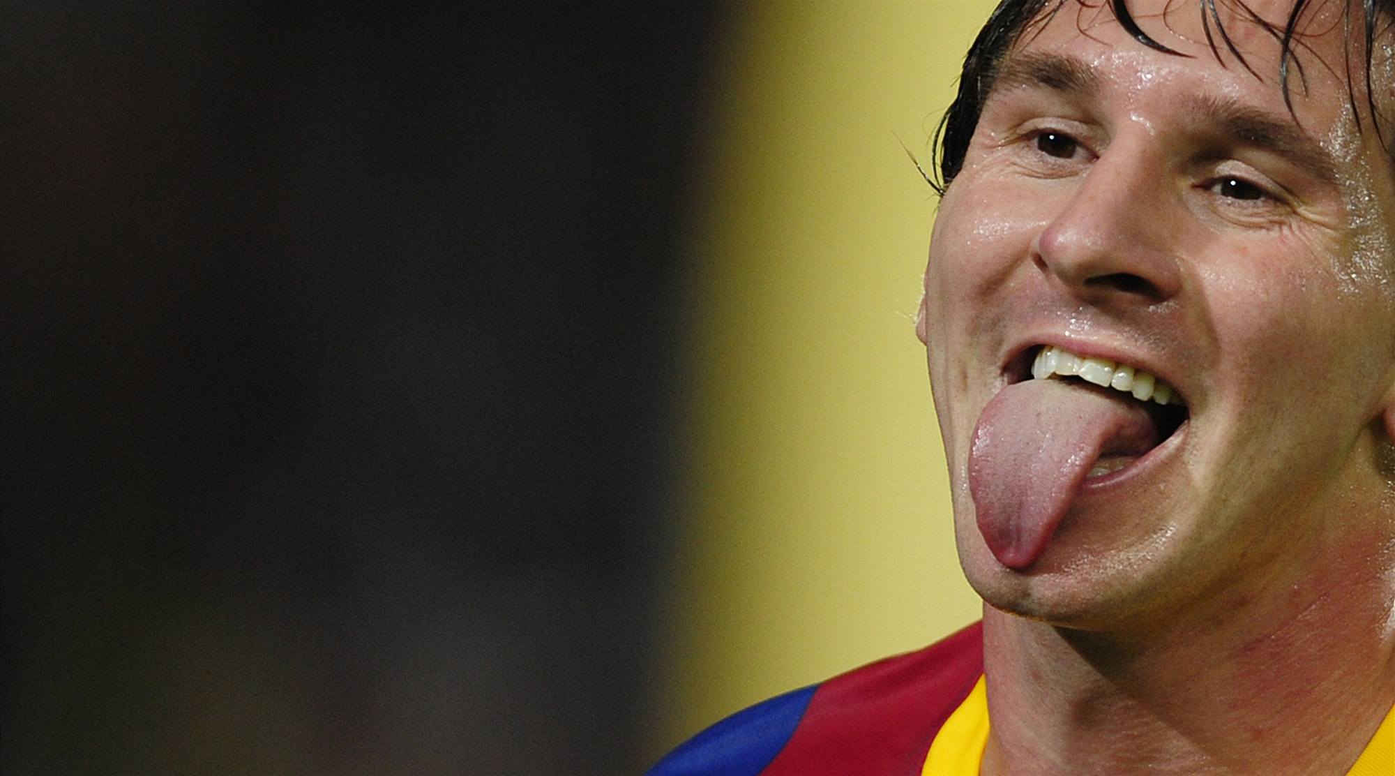 TAKHLE SLAVÍ MESSI. Barcelonská hv�zda Lionel Messi se raduje ze vst�elené branky.