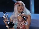 Lady Gaga pevzala cenu MTV za Videoklip roku v "hovzích" atech