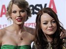 Zpvaka Taylor Swiftová a Emma Stone na premiée filmu Easy A