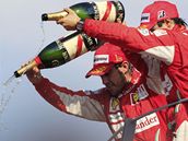 PR. Jezdci stje Ferrari lij ampask z pdia pro vtze Velk ceny Itlie. Fernando Alonso vyhrl, Felipe Massa byl tet.