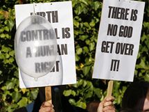 Demonstranti proti nvtv papee v Britnii (1. z 2010)