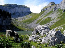 vcarsko. Ilustran foto (Lac de Mayen nad Leysinem)