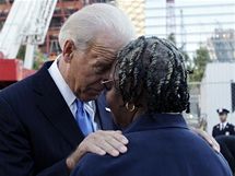 Viceprezident Joe Biden se setkal se enou, kter pi tocch ztratila lena sv rodiny