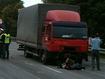 Smrtelná srážka kamionu a osobního auta v Litomyšli