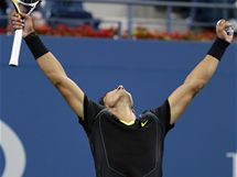 Rafael Nadal pi vtznm utkn tvrtfinle US Open s krajanem Fernandem Verdaskem.