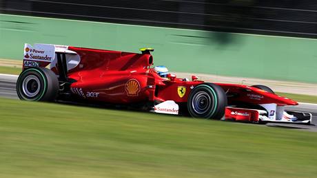 Fernando Alonso ze stáje Ferrari pi kvalifikaci na Velkou cenu Itálie.