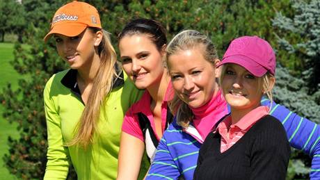 Finálový turnaj Miss golf 2010 v Motole - zleva Adéla Petránková, Gabriela Bosáková (loská finalistka), Jiina Chvojková (Miss golf 2007), Tereza Majerová.